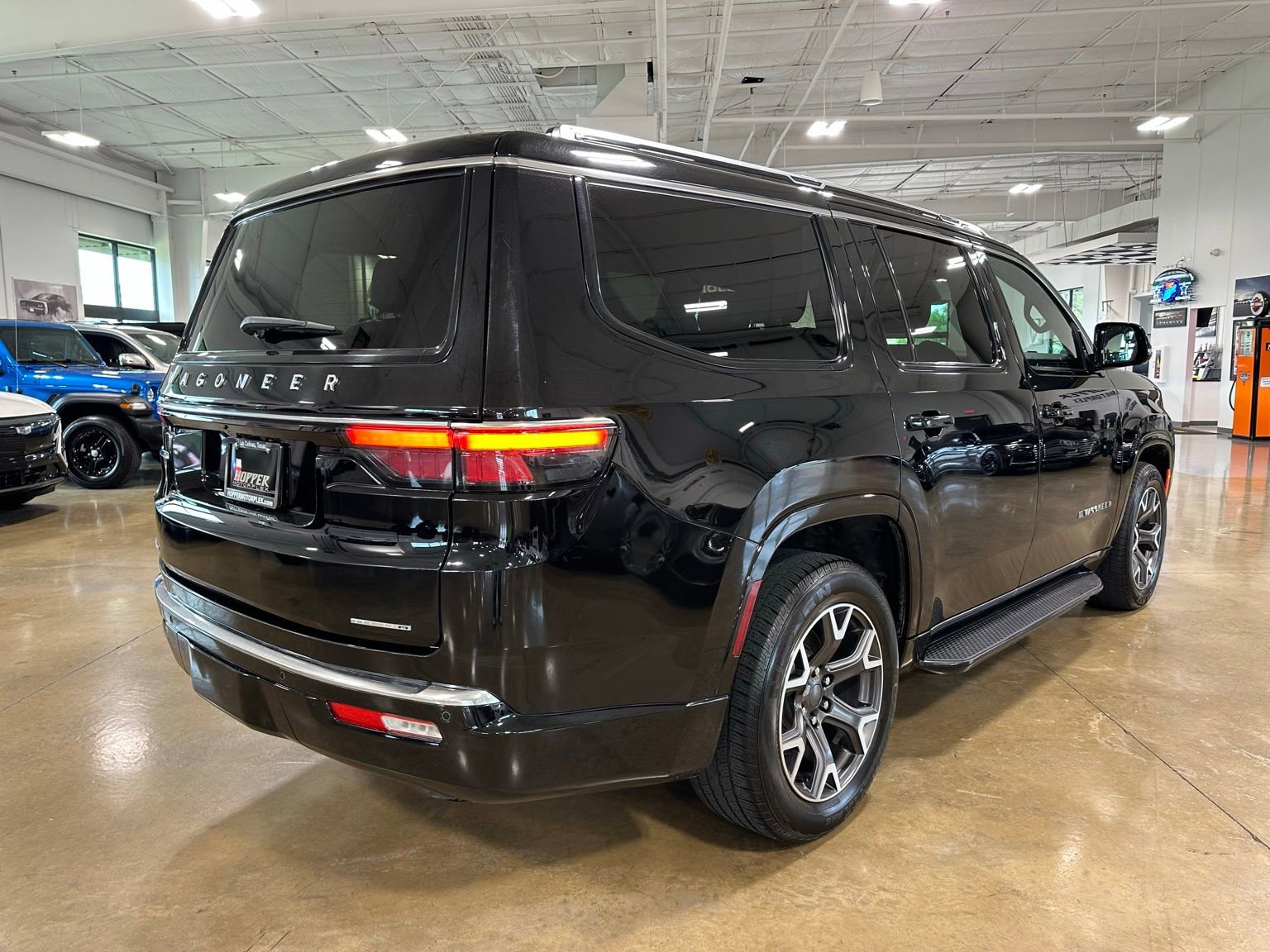 Used 2023 Jeep Wagoneer Series III w/ Preferred Equipment Group image 8