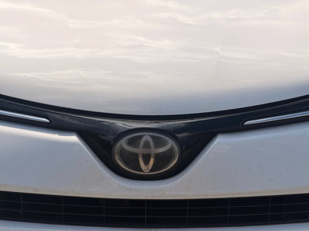 Used 2017 Toyota RAV4 XLE FWD image 32