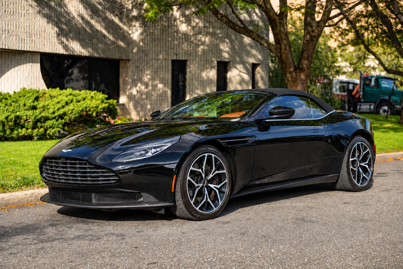 Used 2019 Aston Martin DB11 Volante RWD image 25