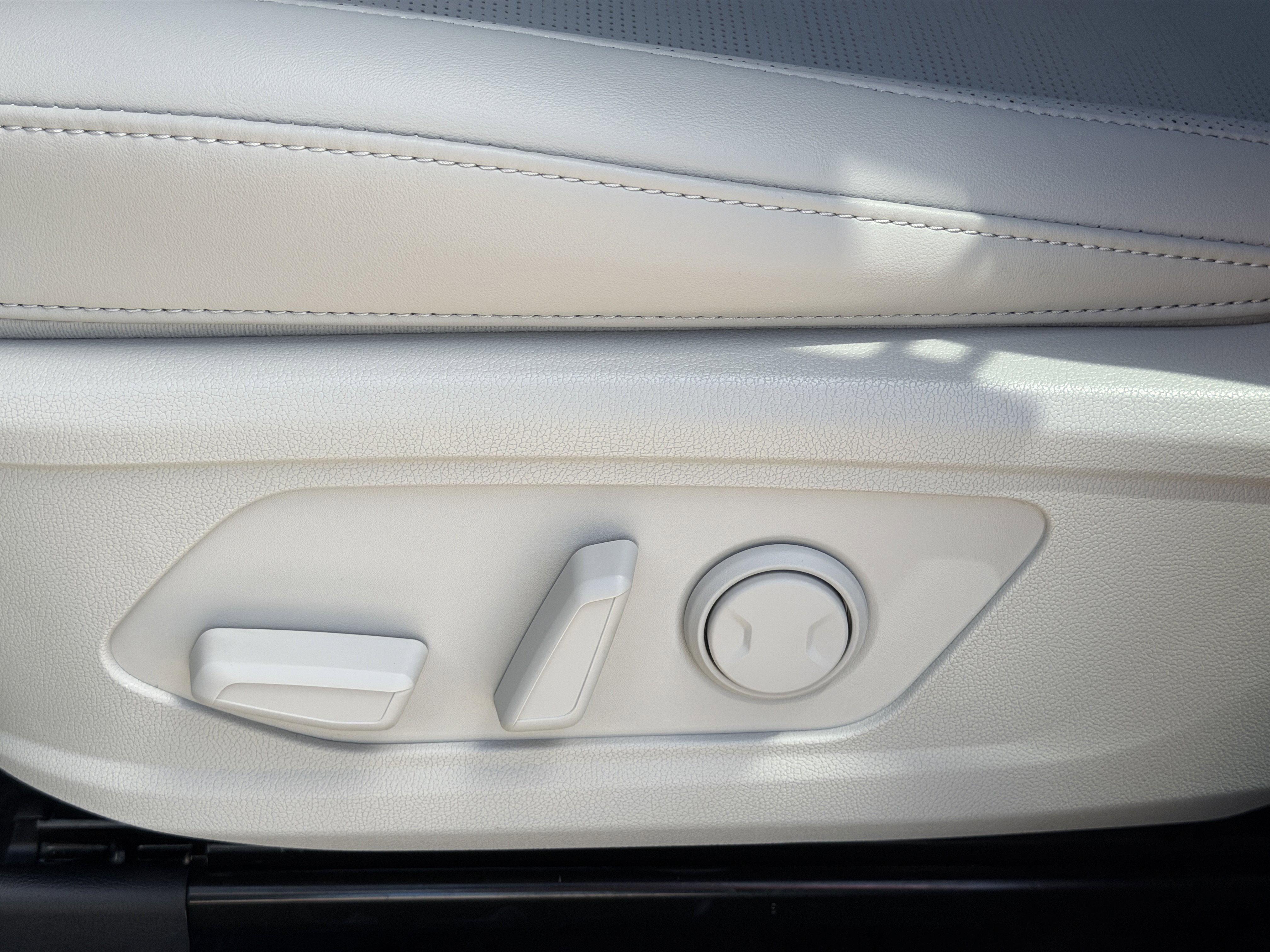 Used 2025 Kia Sorento SX image 22