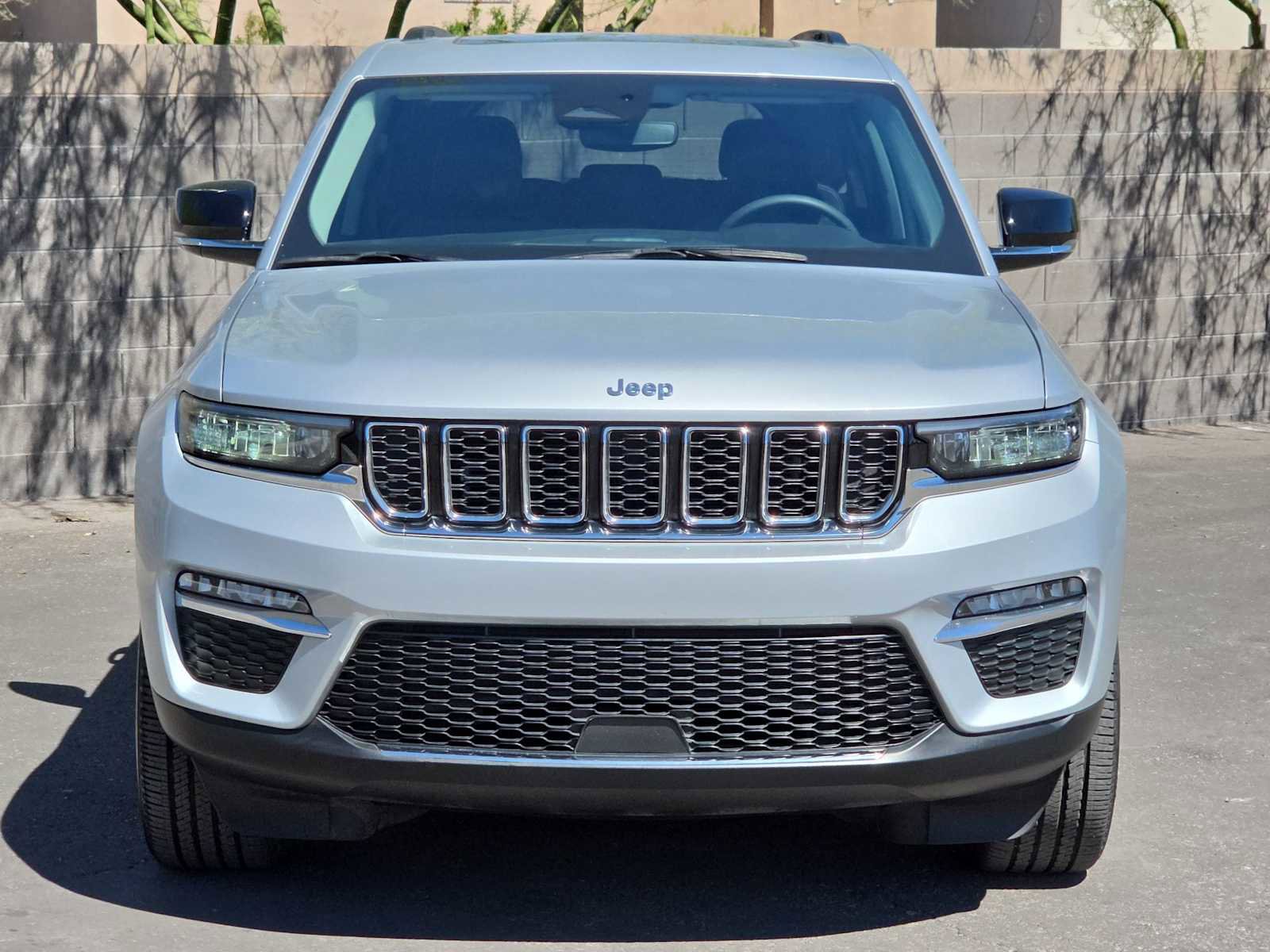 Used 2023 Jeep Grand Cherokee 4WD 4xe image 4