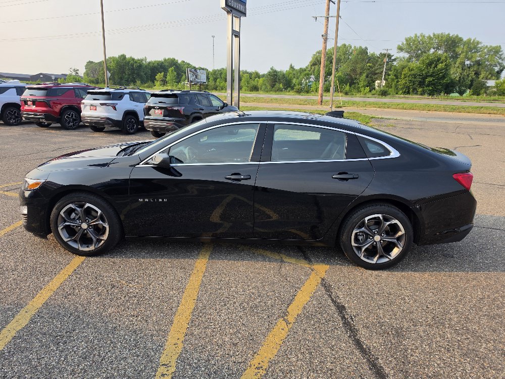 Used 2023 Chevrolet Malibu LT FWD image 2