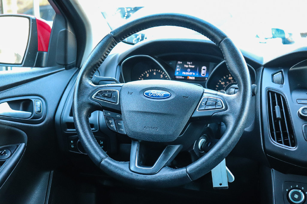 Used 2016 Ford Focus SE w/ SE Sport Package FWD image 15