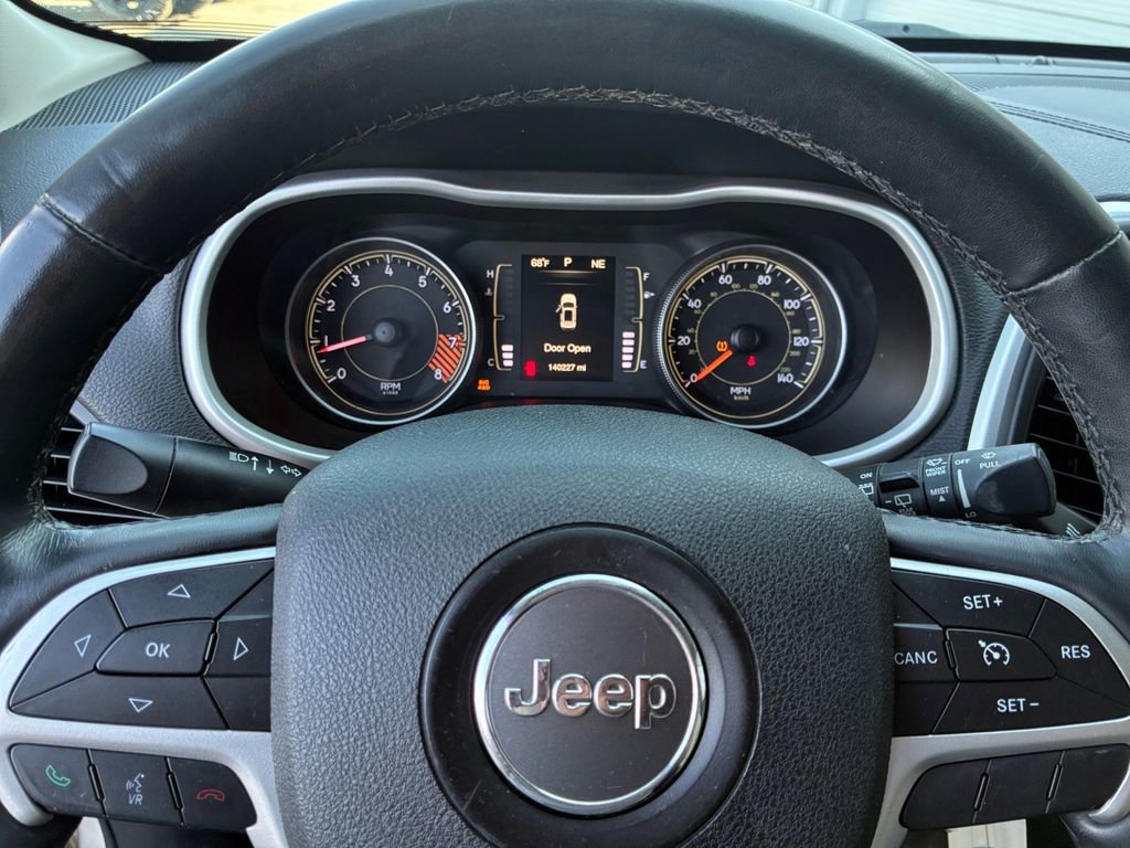 Used 2015 Jeep Cherokee Latitude w/ Cold Weather Group image 11