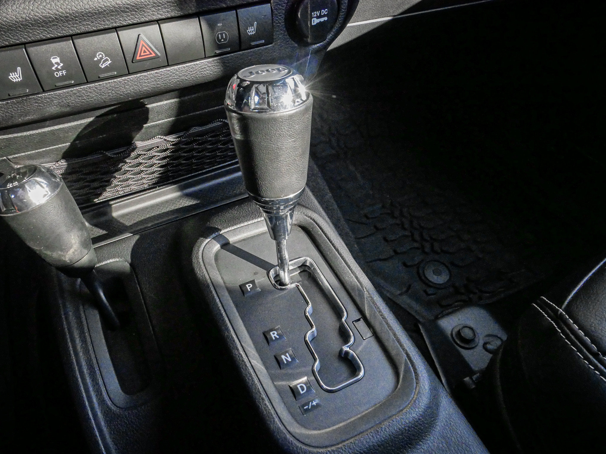 Used 2015 Jeep Wrangler Unlimited Rubicon AWD/4WD image 24