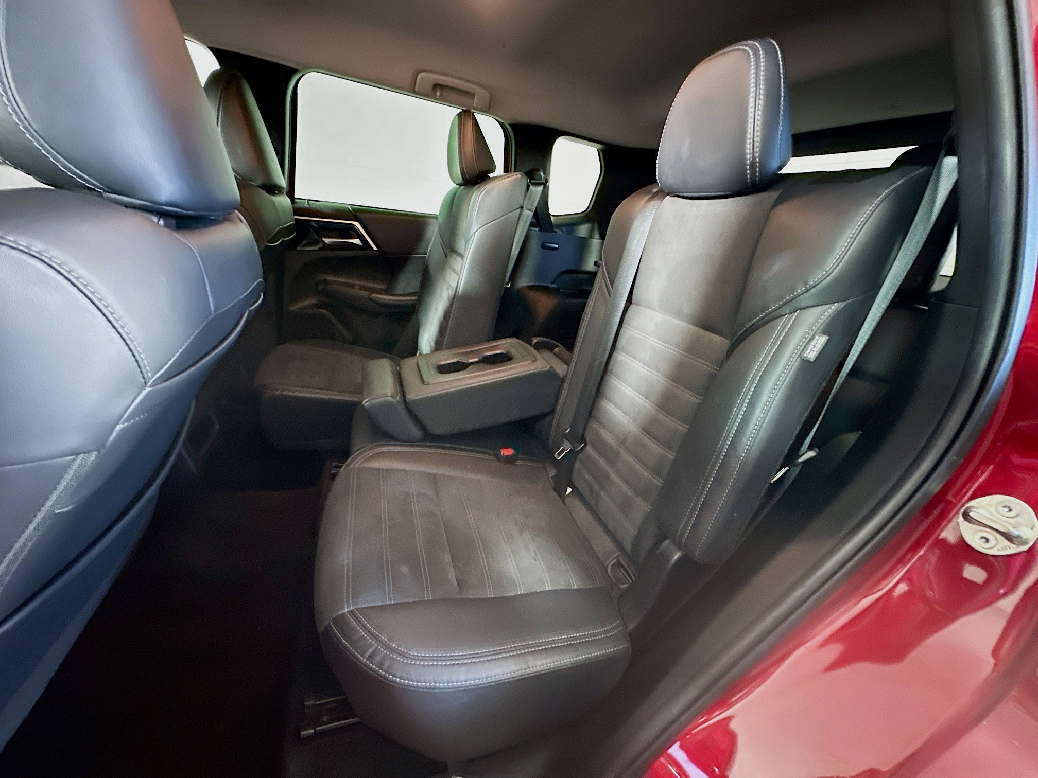 Used 2023 Mitsubishi Outlander SE image 28