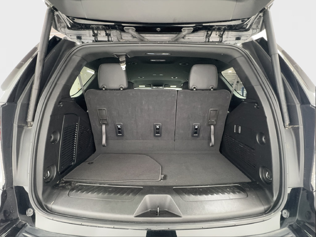 Used 2025 Chevrolet Tahoe LT RWD image 12