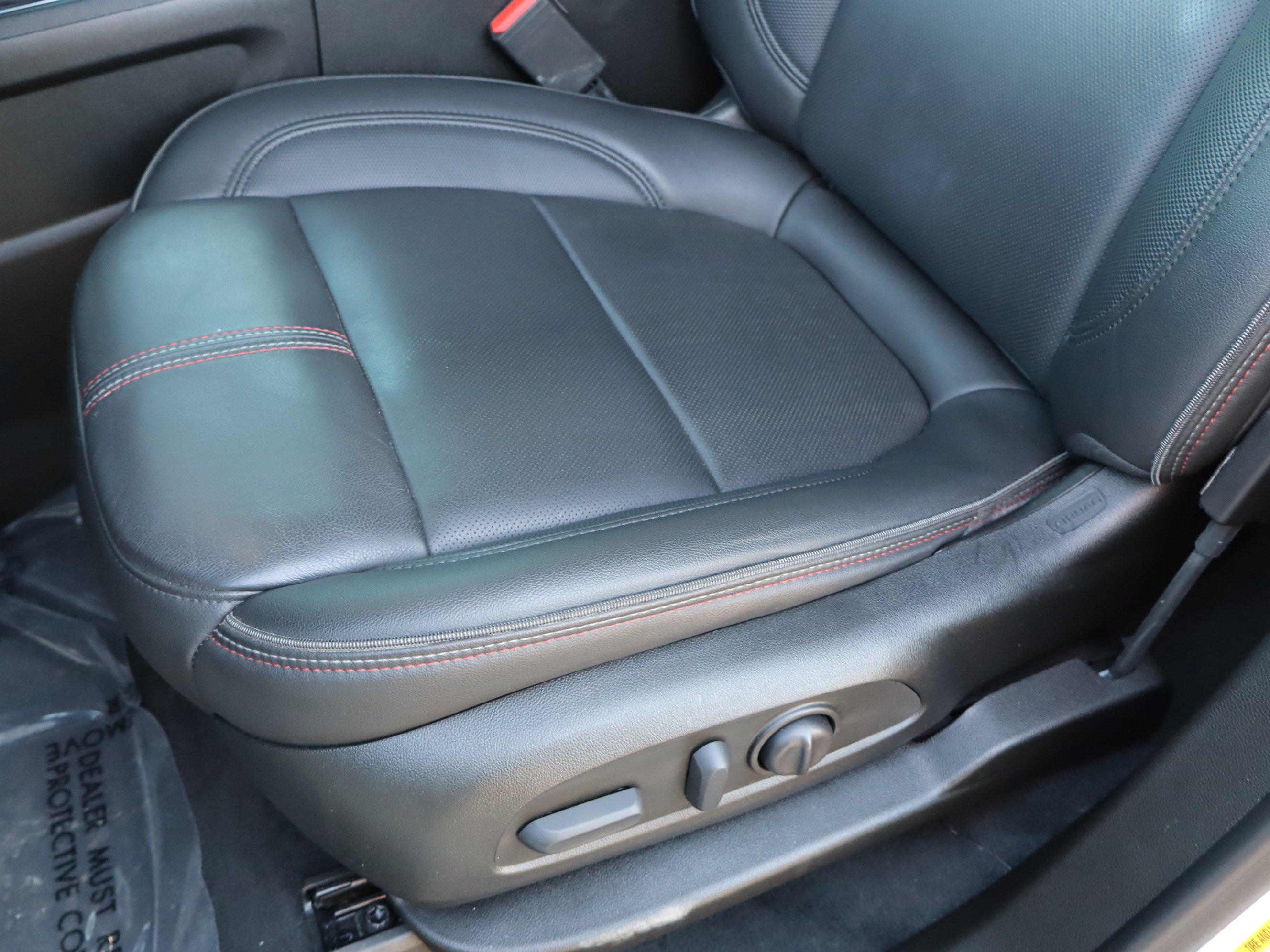 Used 2023 Chevrolet Traverse RS FWD image 18