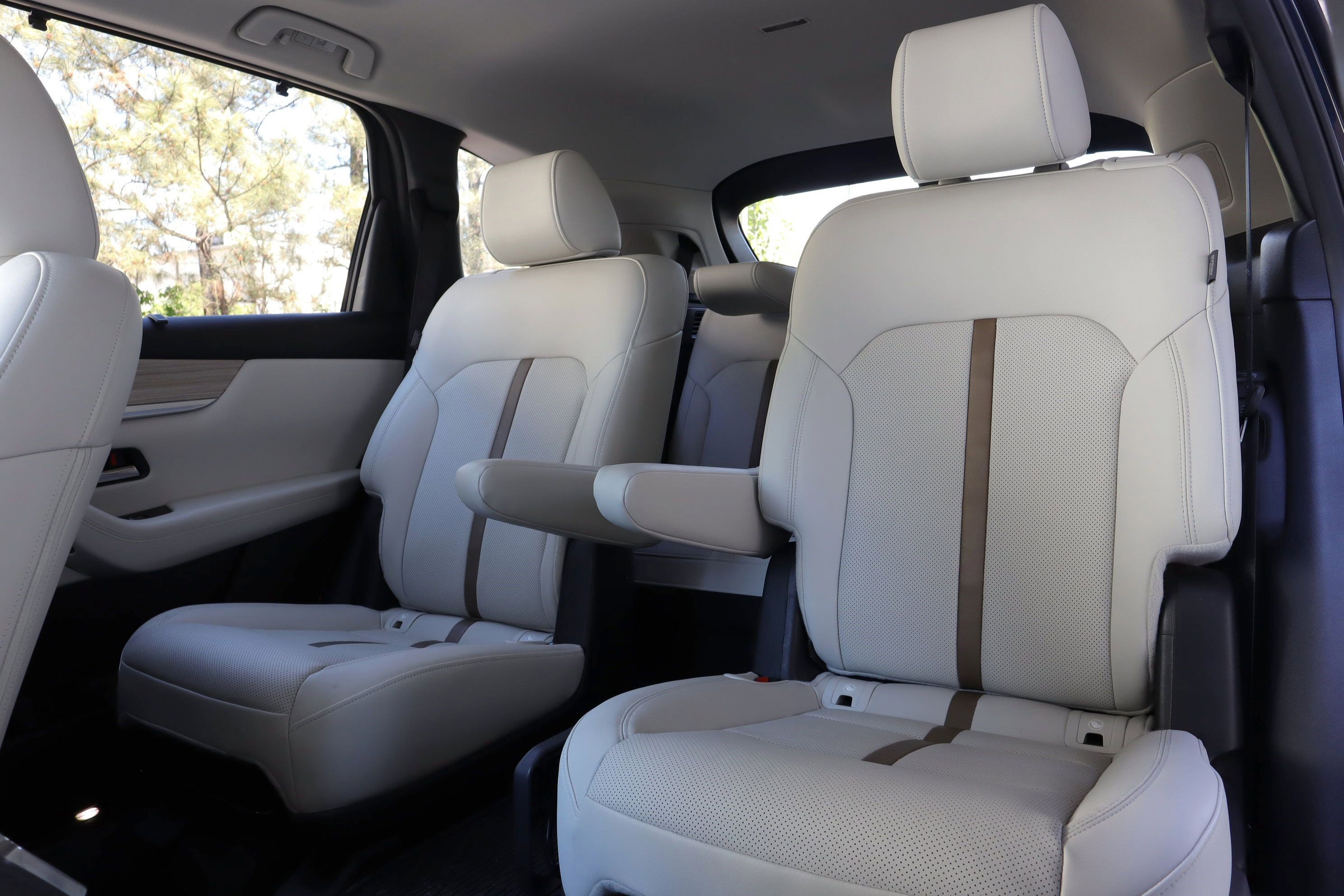 Certified 2024 MAZDA CX-90 Plug-In Hybrid w/ Premium Plus AWD/4WD image 9