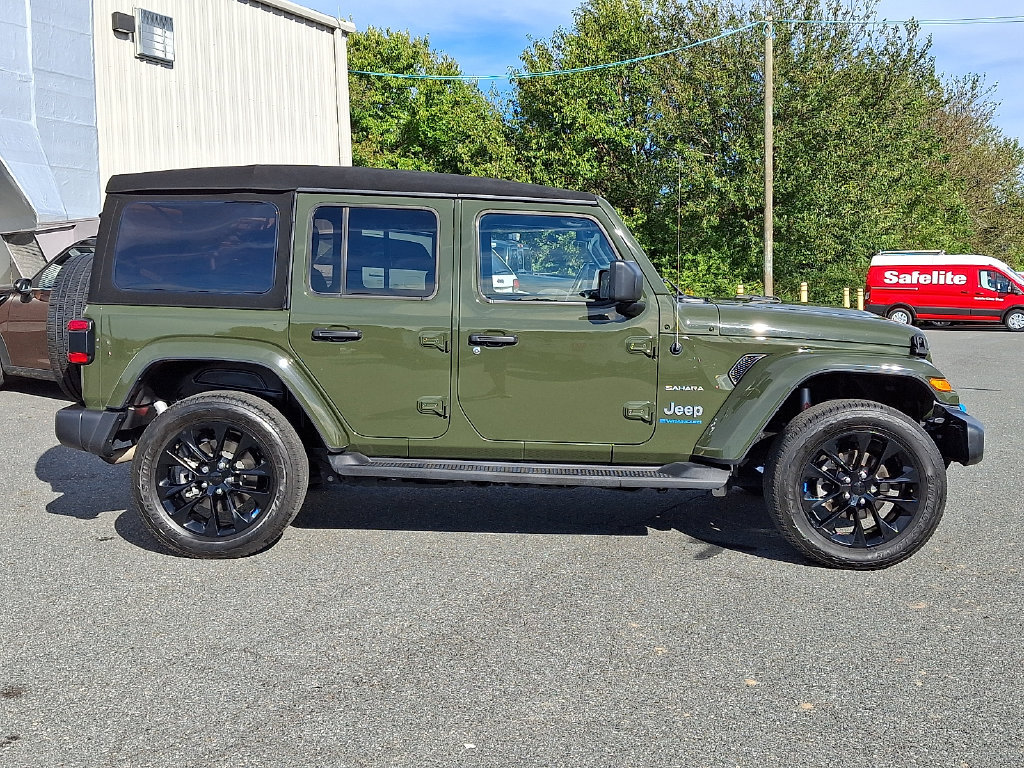 Used 2023 Jeep Wrangler Unlimited Sahara w/ Cold Weather Group AWD/4WD image 7
