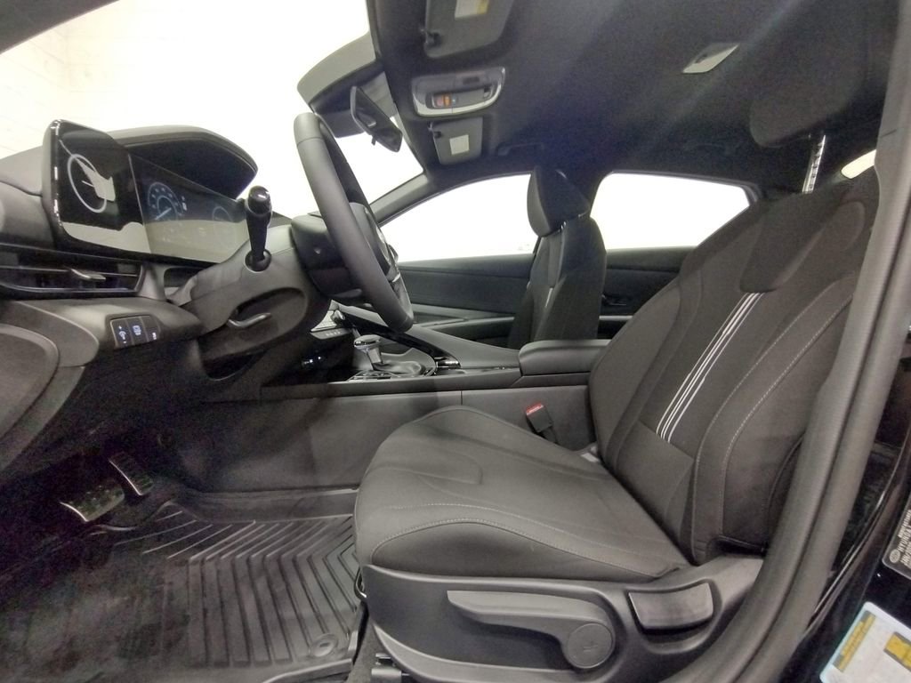 New 2025 Hyundai Elantra SEL image 20