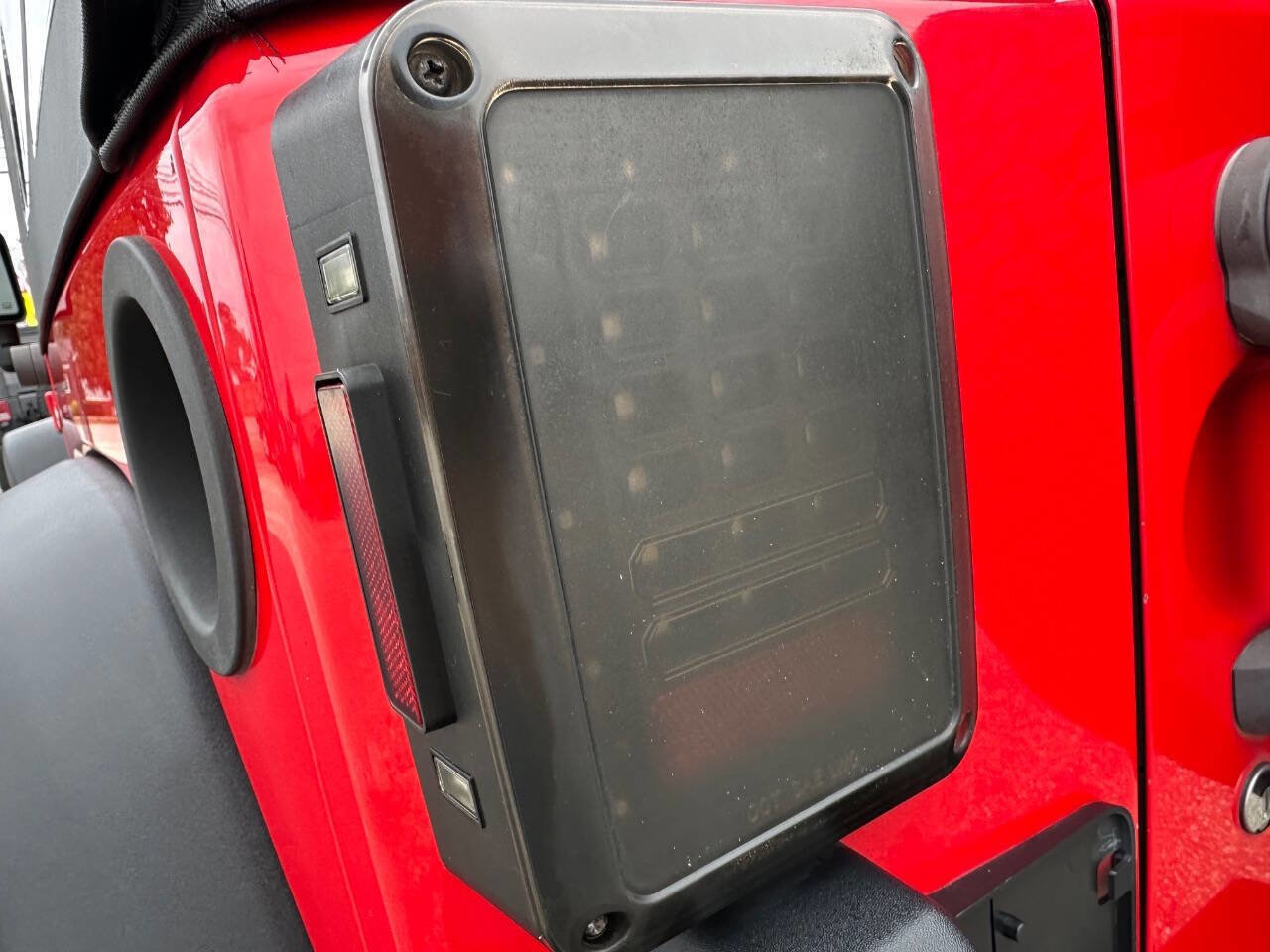 Used 2015 Jeep Wrangler Sport image 31