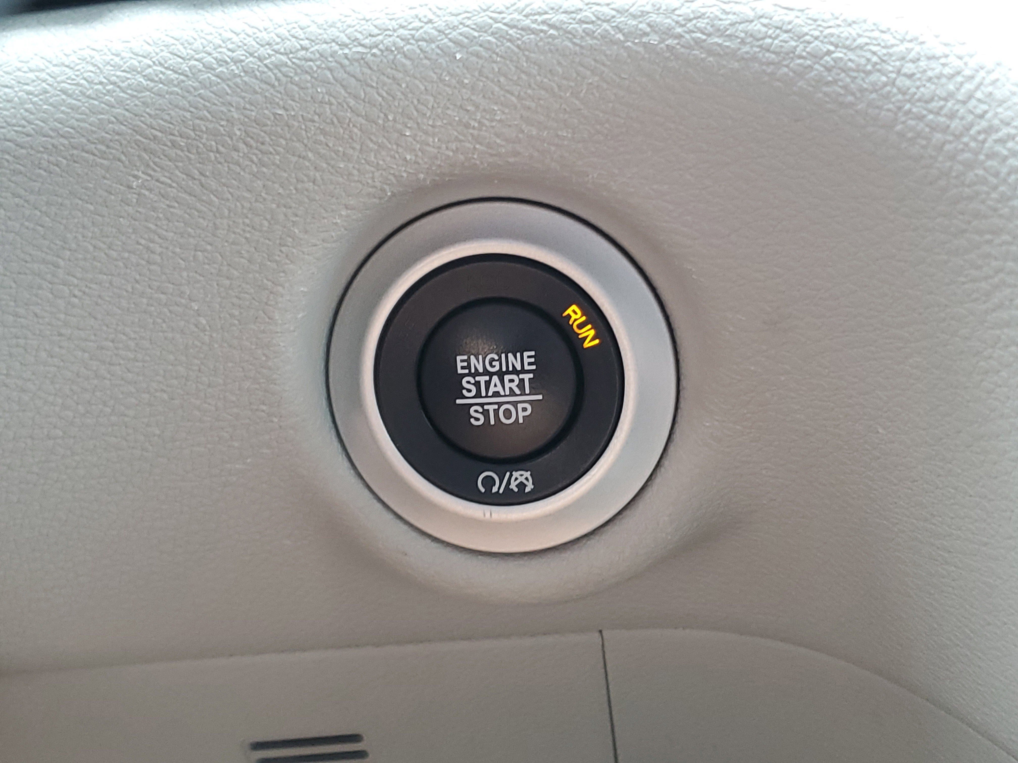 Used 2023 Chrysler Voyager LX image 31