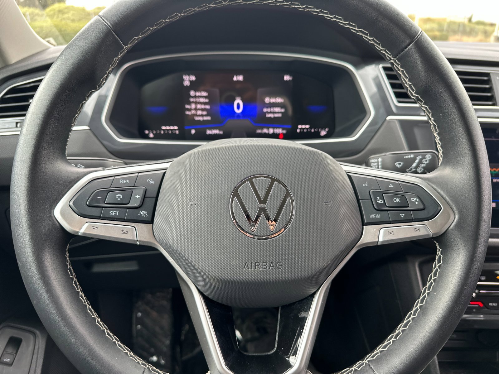 Used 2024 Volkswagen Tiguan SE image 23
