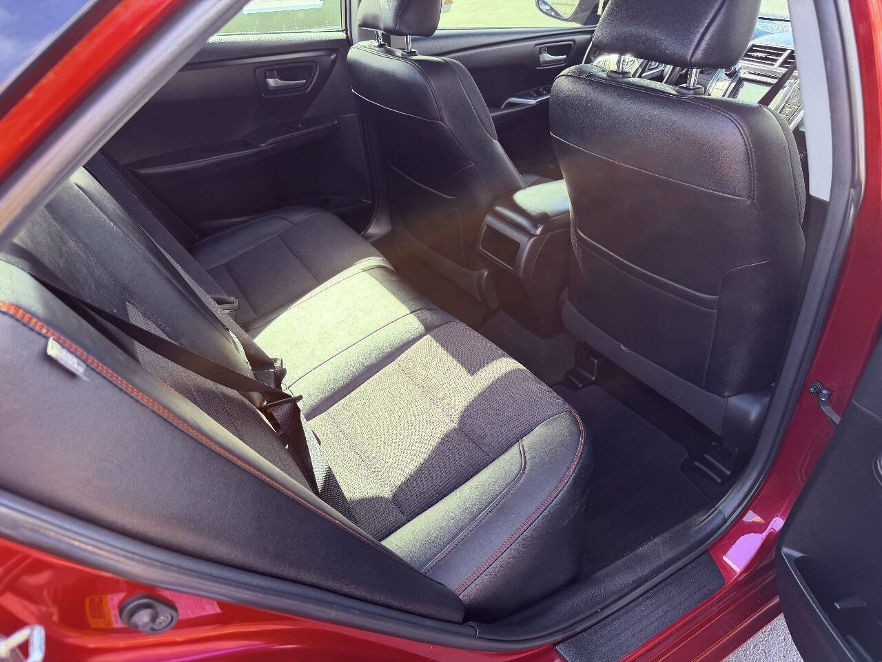 Used 2016 Toyota Camry SE FWD image 24
