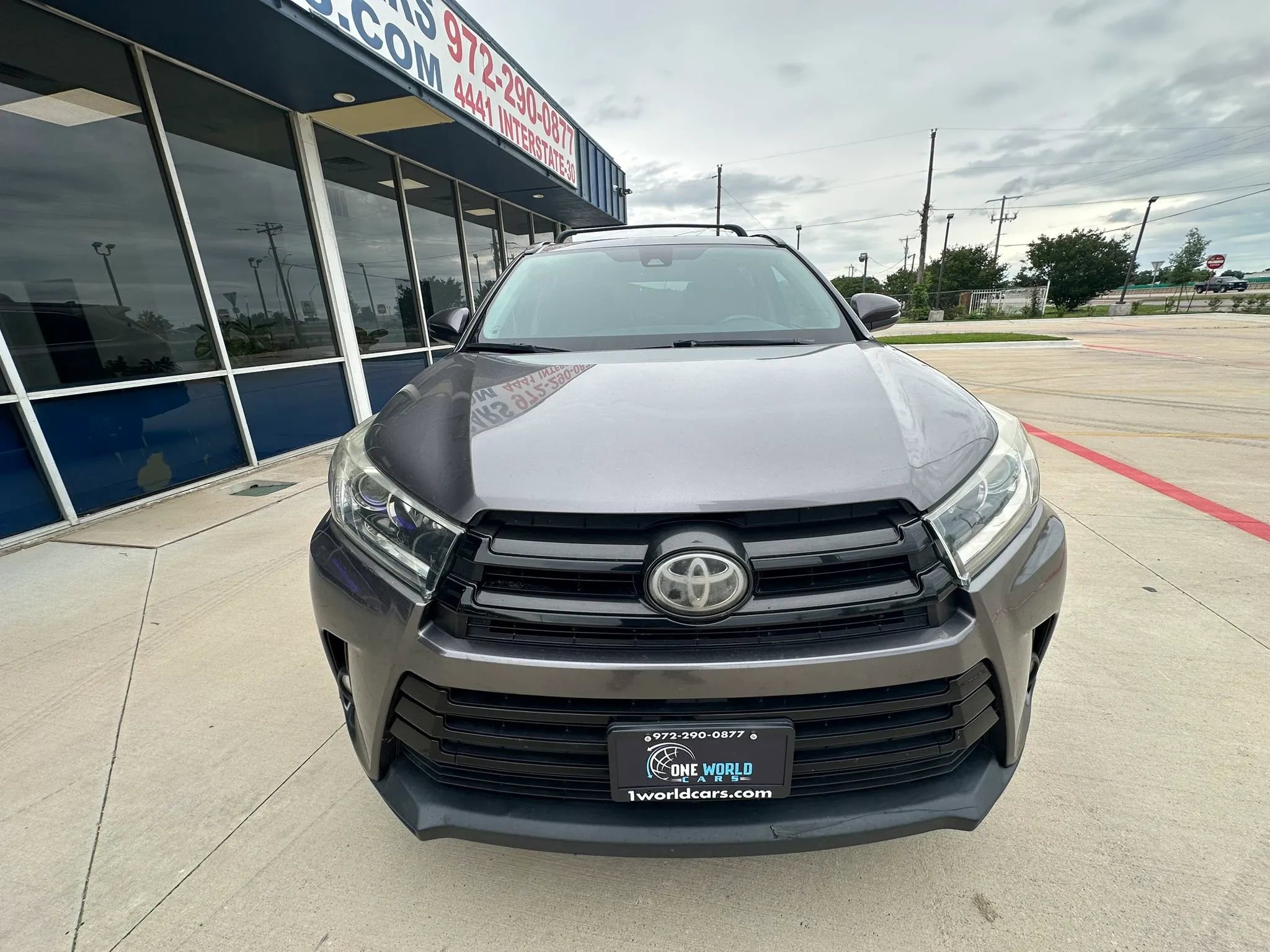 Used 2017 Toyota Highlander SE FWD image 8