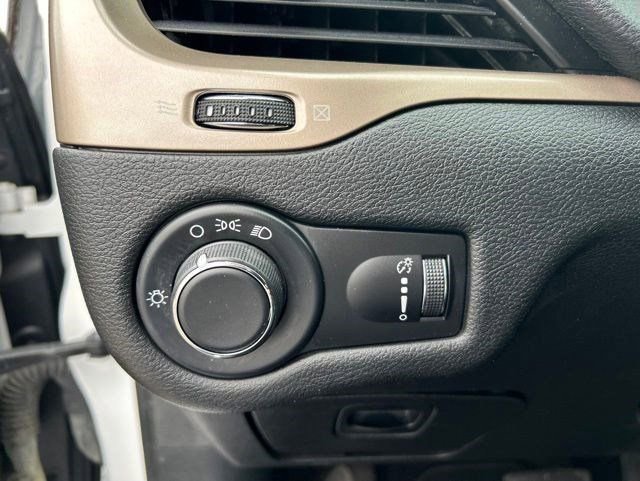 Used 2017 Jeep Cherokee Sport w/ Safety Group AWD/4WD image 19
