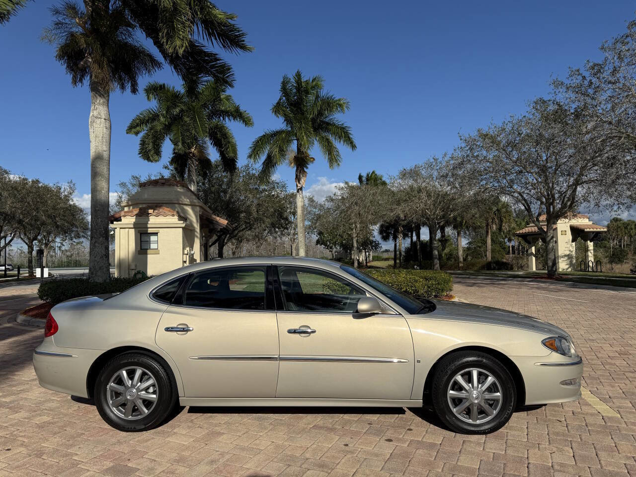 Used 2008 Buick LaCrosse CXL w/ Driver Confidence Package image 2