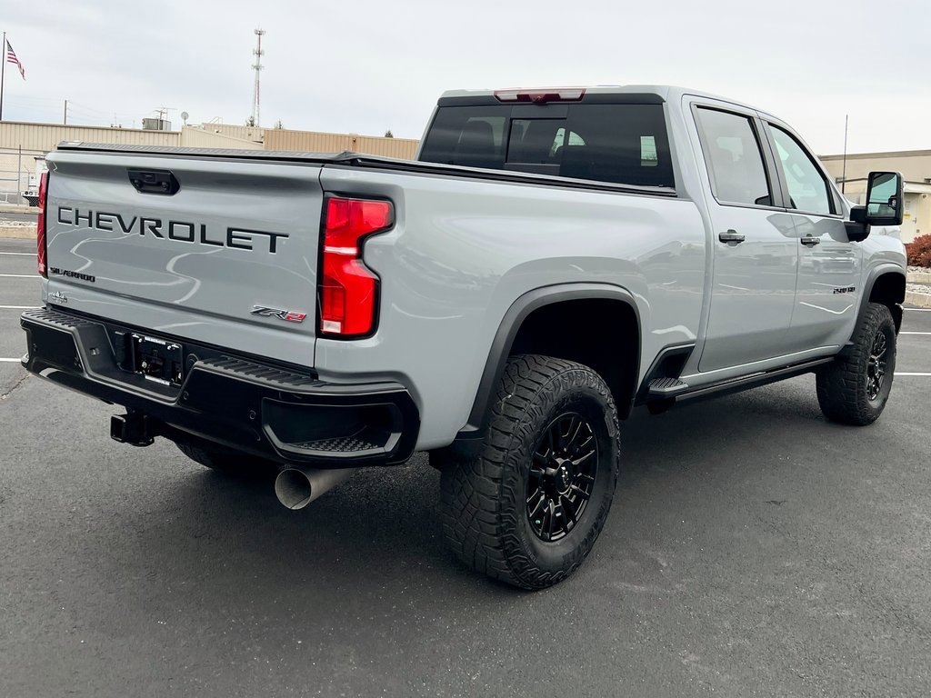 Used 2024 Chevrolet Silverado 2500 ZR2 w/ Technology Package image 11