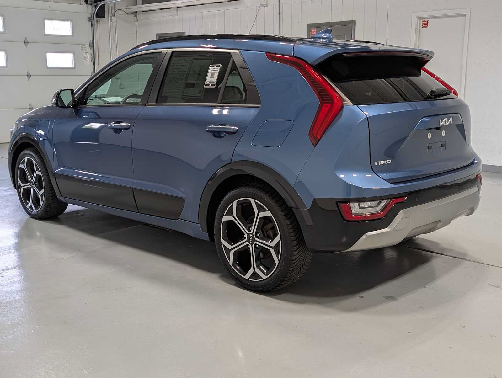 Certified 2023 Kia Niro SX Touring FWD image 10