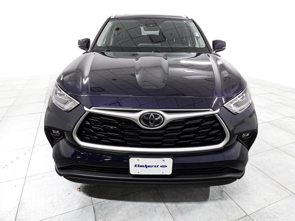 Used 2020 Toyota Highlander XLE AWD/4WD image 2
