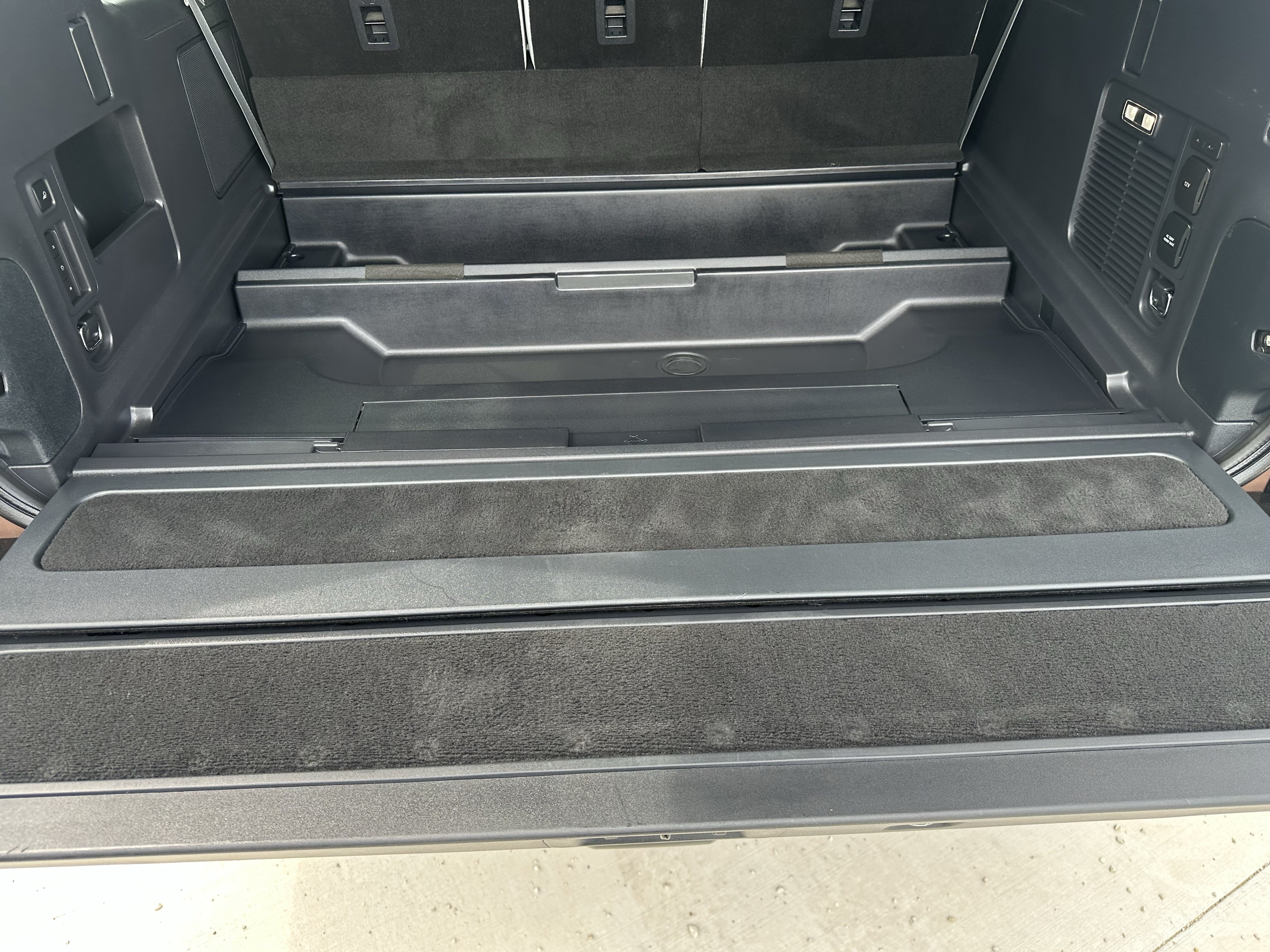 Used 2025 Lincoln Navigator L Black Label w/ Black Label Special Edition AWD/4WD image 12