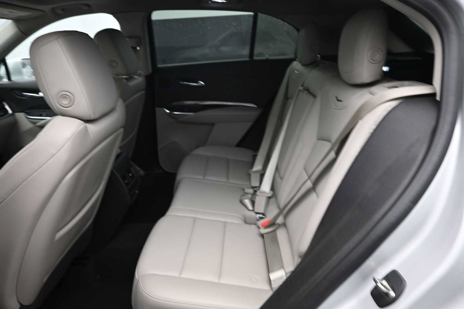 Used 2019 Cadillac XT4 Luxury w/ Cold Weather Package AWD/4WD image 19