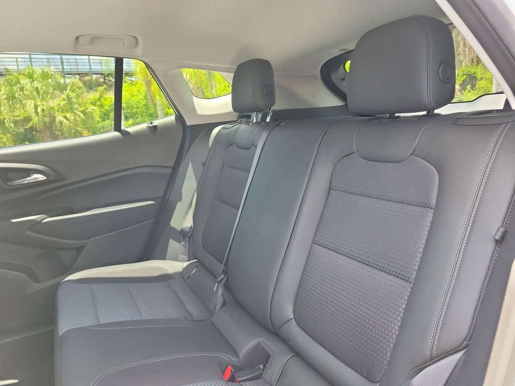 Used 2024 Chevrolet Trax LT w/ Sunroof Package FWD image 10