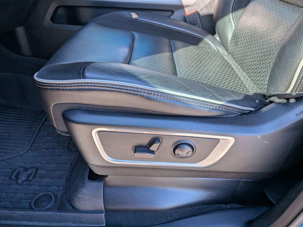 Used 2022 RAM 1500 Laramie AWD/4WD image 11