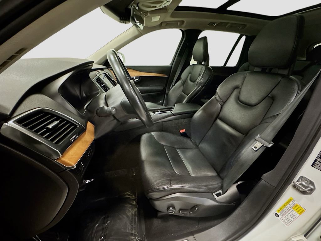 Used 2021 Volvo XC90 T6 Momentum w/ Protection Package Premier image 27