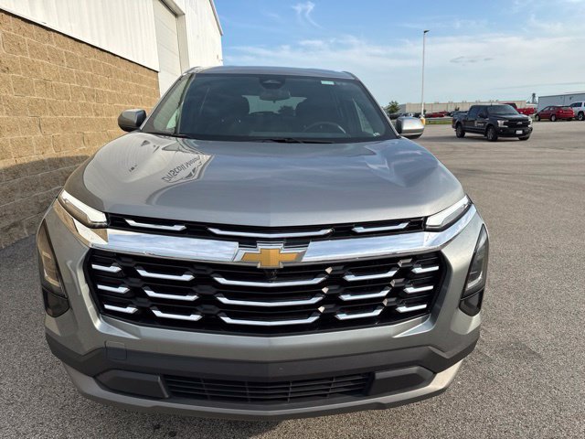 Used 2025 Chevrolet Equinox LT AWD/4WD image 3