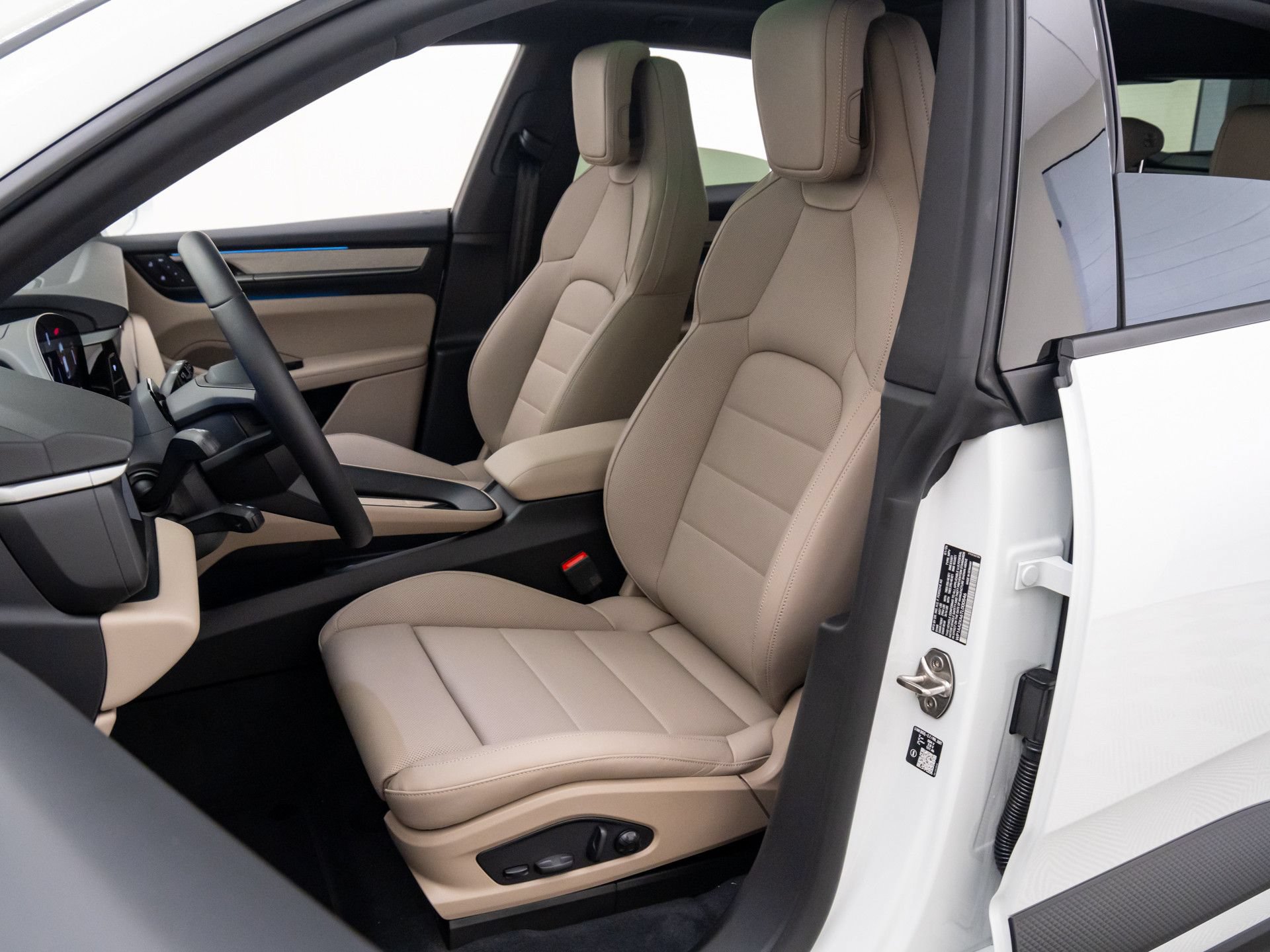 New 2026 Porsche Macan 4 Electric AWD/4WD image 5
