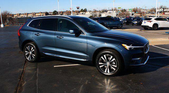 Used 2023 Volvo XC60 T8 Core image 1