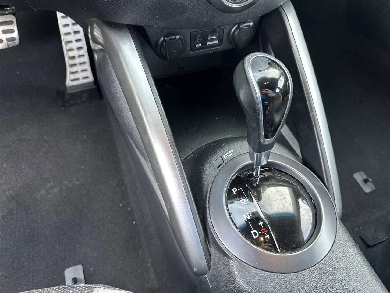 Used 2014 Hyundai Veloster Turbo image 27