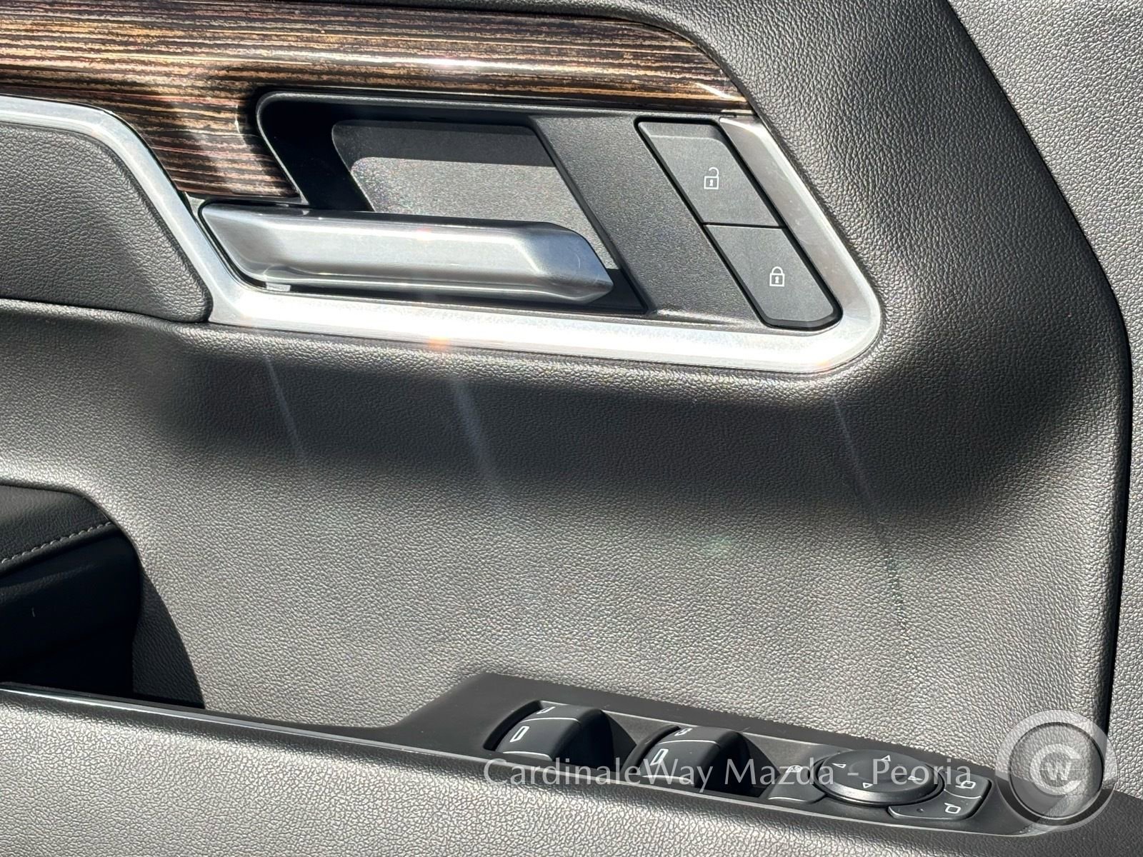 Used 2025 GMC Sierra 1500 SLE image 23