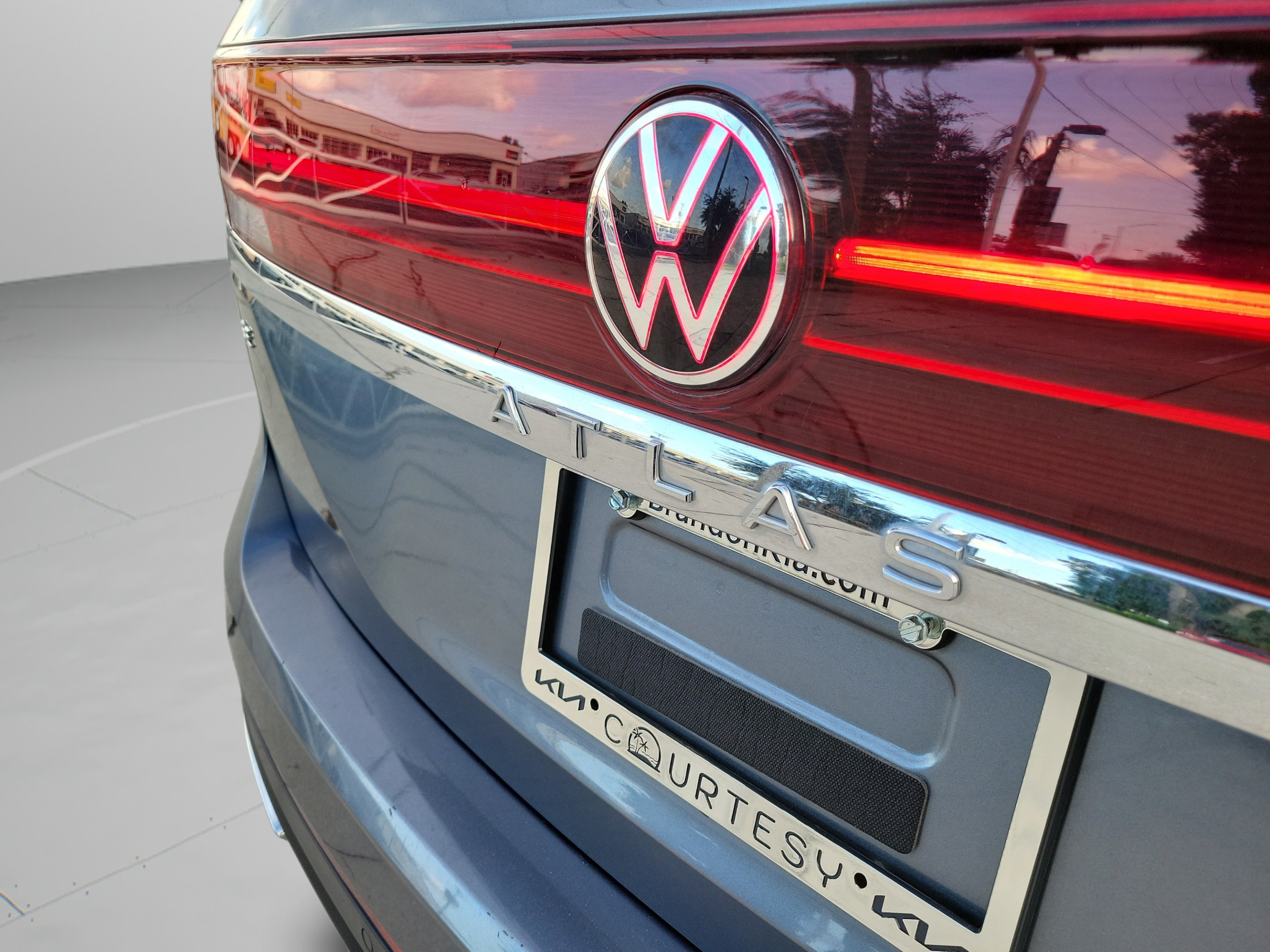 Used 2025 Volkswagen Atlas SE FWD image 29