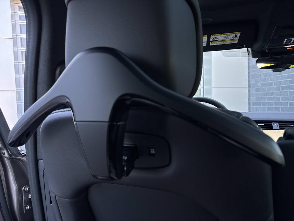 New 2026 Land Rover Discovery S AWD/4WD image 17