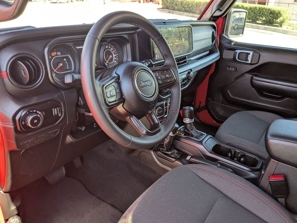 Used 2025 Jeep Wrangler Unlimited Rubicon image 14