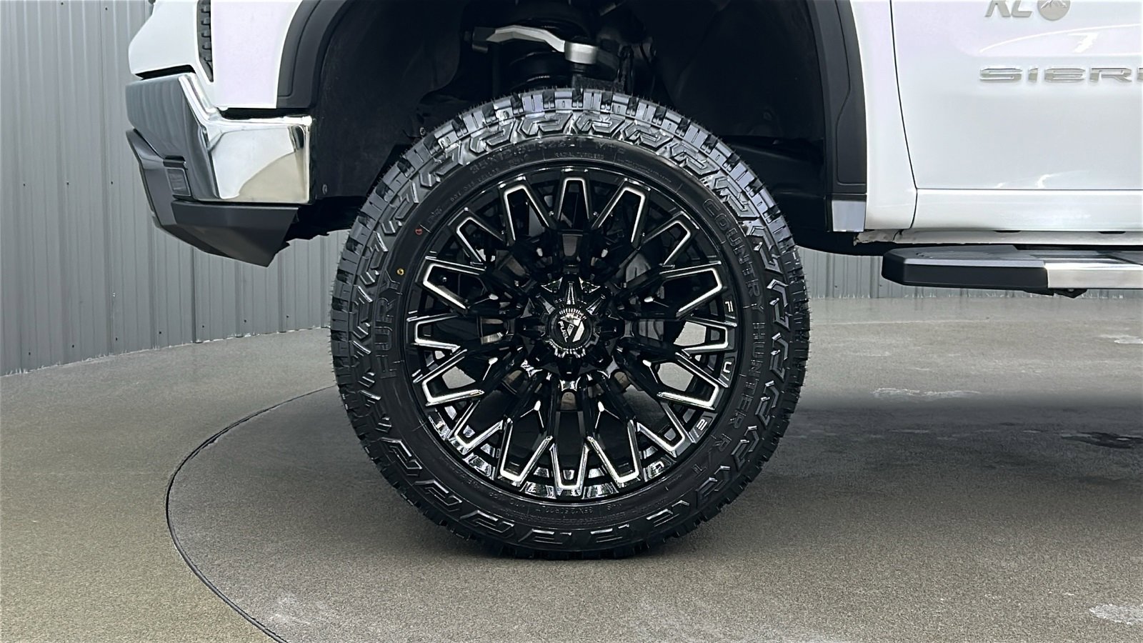 Used 2023 GMC Sierra 1500 SLT image 9