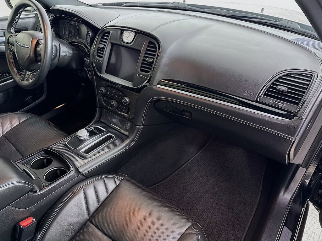 Used 2023 Chrysler 300 C image 29