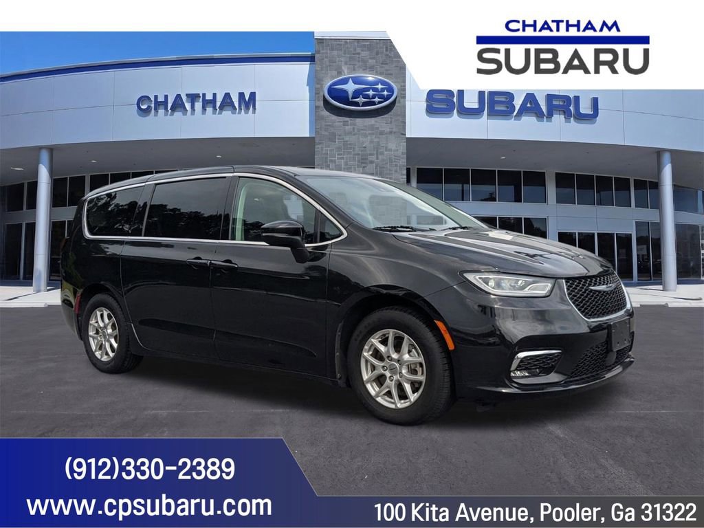 Used 2023 Chrysler Pacifica Touring-L FWD image 1