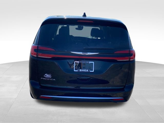 Used 2024 Chrysler Pacifica Touring-L FWD image 4