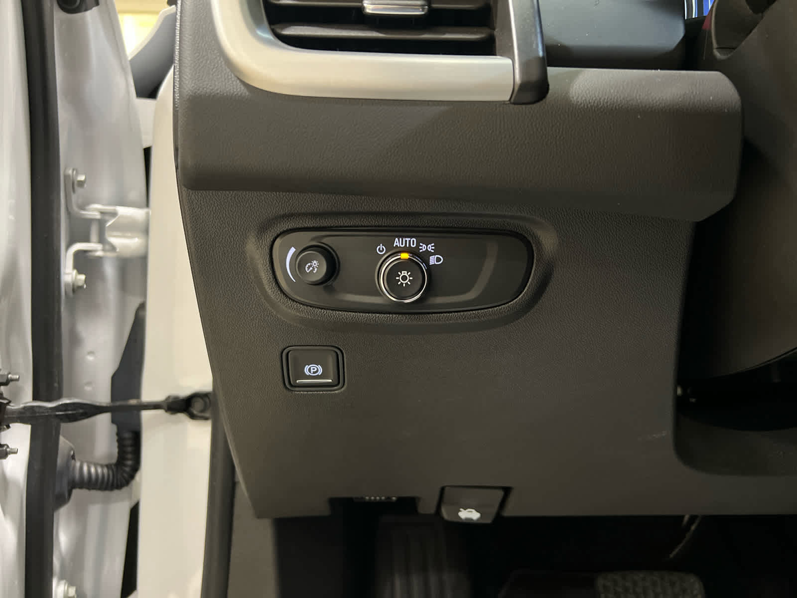 Used 2023 GMC Terrain SLE image 23