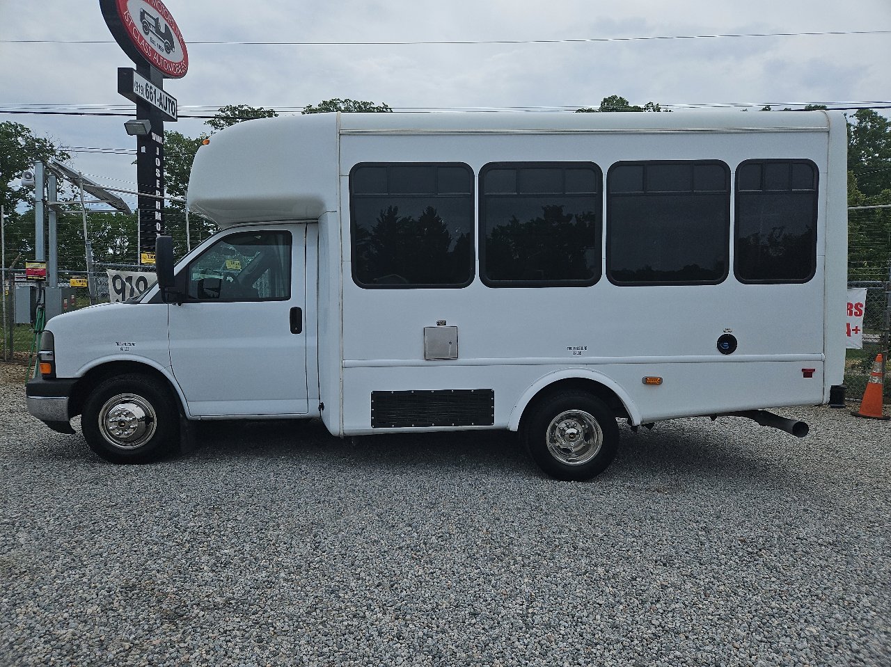 Used 2015 Chevrolet Express 3500 w/ Shuttle Bus Package image 4