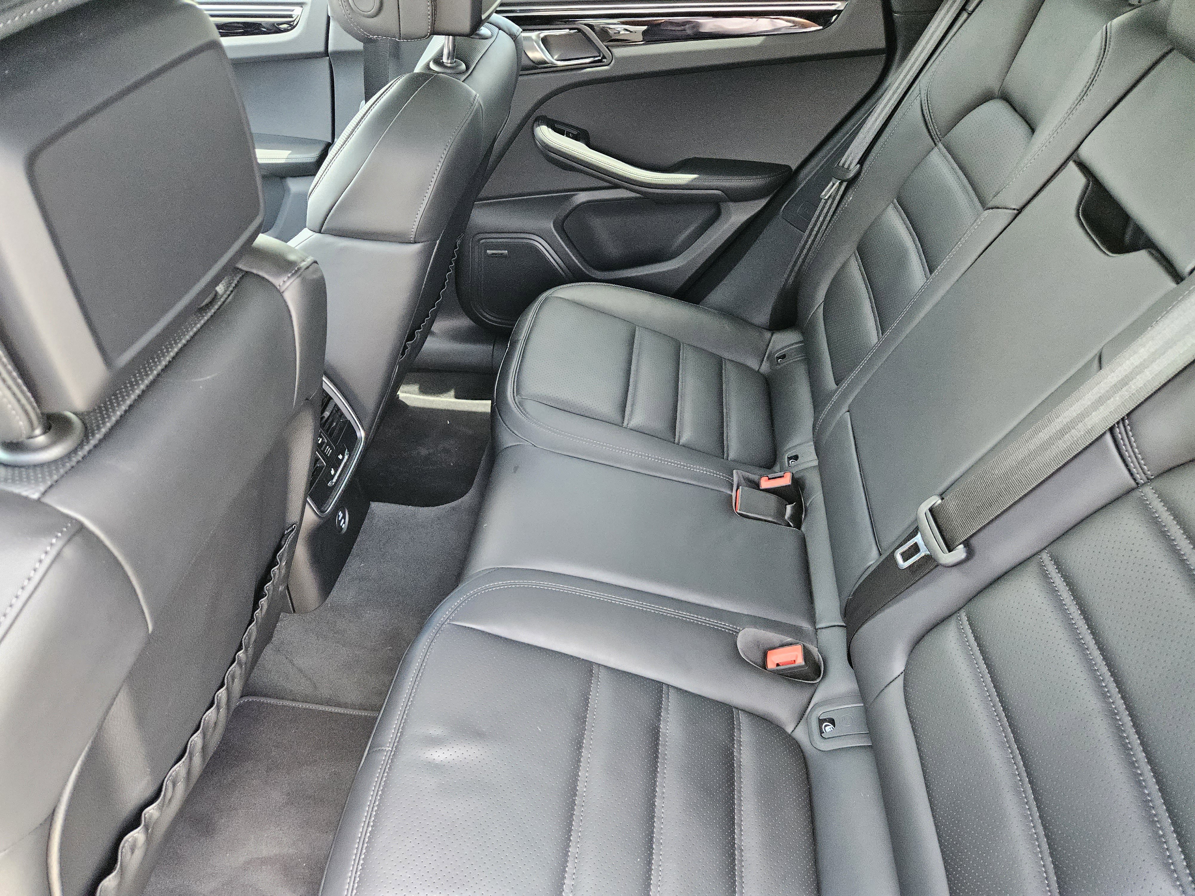 Used 2026 Porsche Macan AWD/4WD image 28
