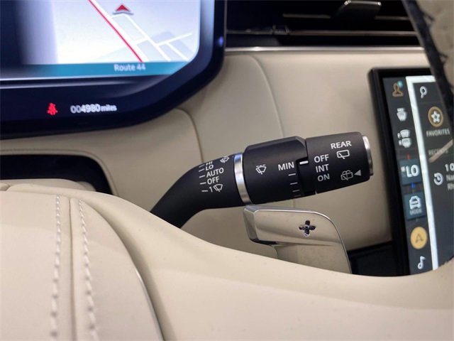 Used 2025 Land Rover Range Rover Long Wheelbase SE image 10