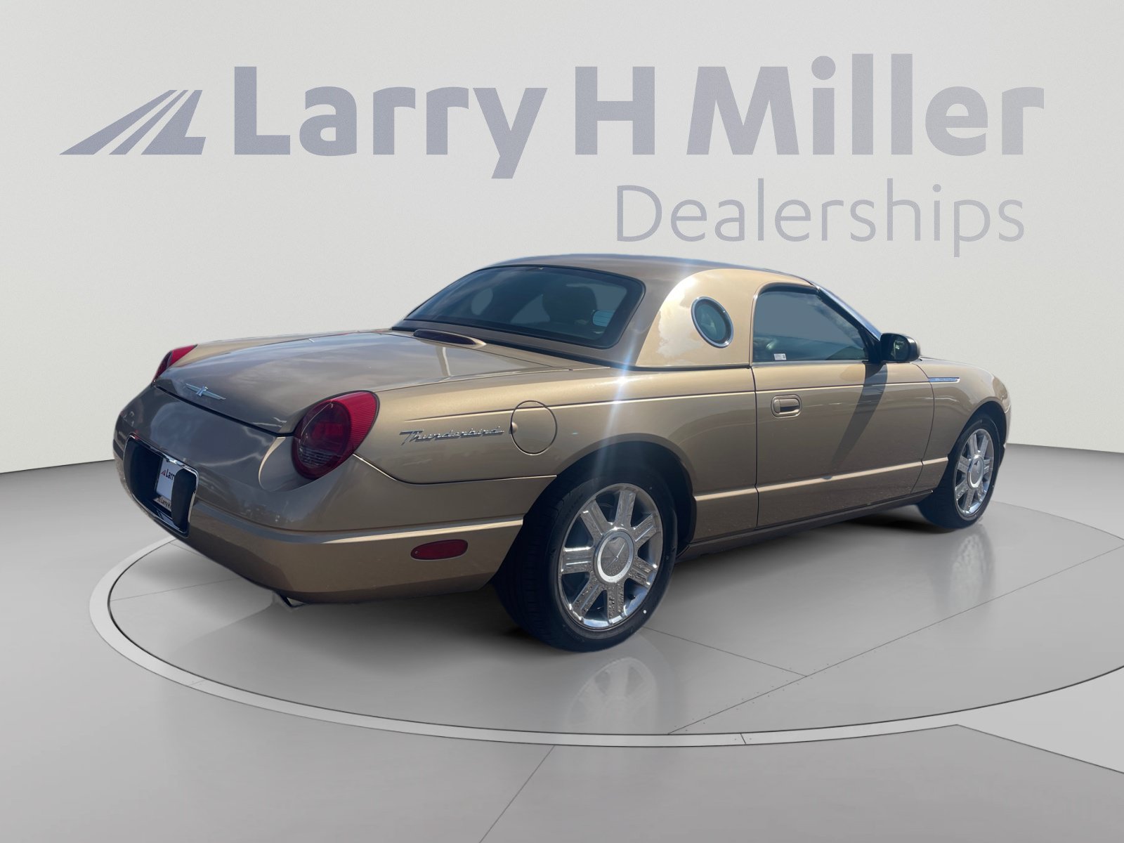 Used 2005 Ford Thunderbird RWD image 5