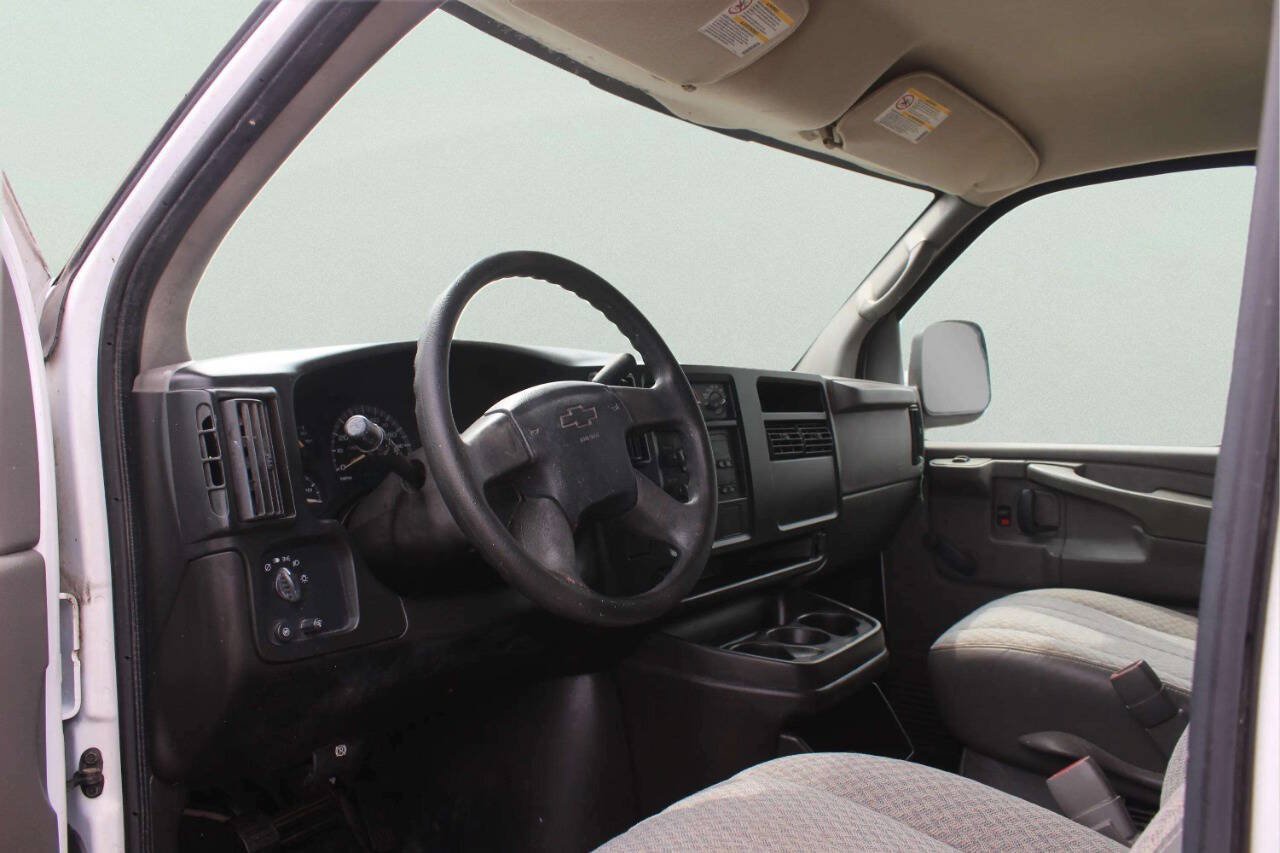 Used 2005 Chevrolet Express 2500 RWD image 8