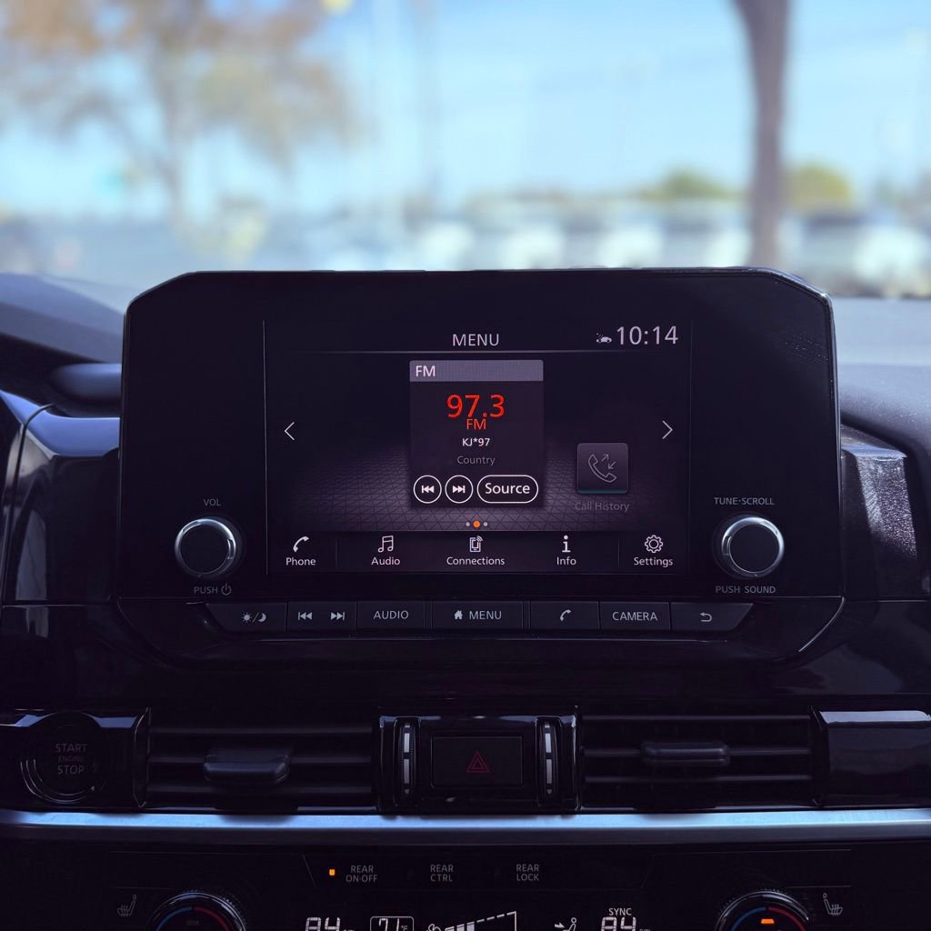 Used 2025 Nissan Pathfinder SV image 10