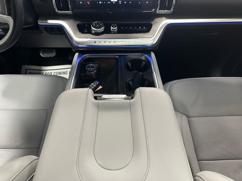Used 2025 Ford Expedition Platinum image 32
